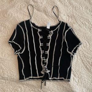 cropped black tee with front tie